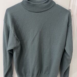 Metropolitan View 100% Wool Sweater – Gray Green – Cozy Classic